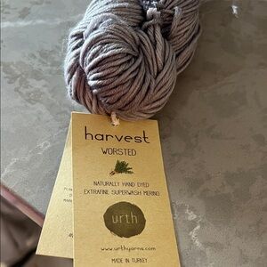 Harvest Worsted Urth Merino Yarn - Light grey